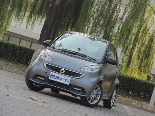 Smart  fortwo 1.0 MHD 车辆左前45度视角