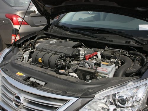 東風日產  軒逸 1.8 XV CVT 發(fā)動機主體特寫