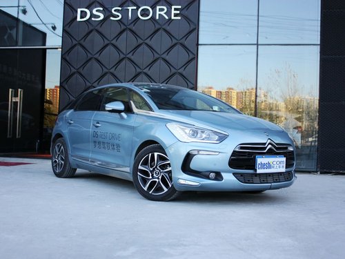 DS 雪铁龙（进口）  雪铁龙DS5 1.6T AT 车辆右侧45度角