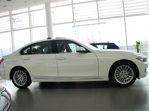 华晨宝马 320Li 2.0T AT 车辆正右侧