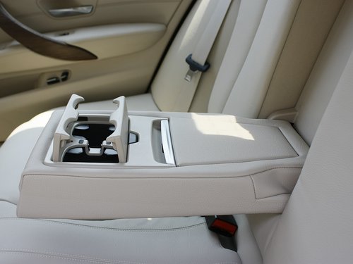 华晨宝马  335Li 3.0T AT 第二排座椅中间特写