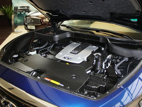 英菲尼迪  FX37 3.7L 自动 发动机主体特写