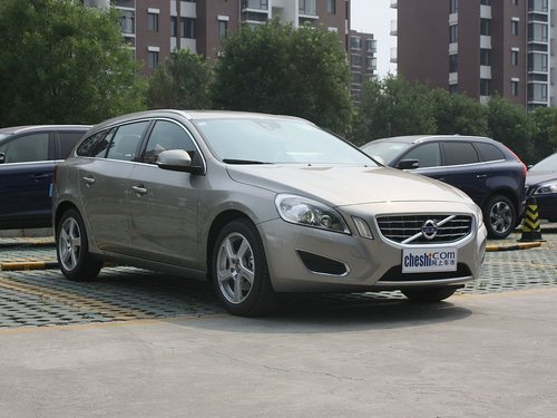 沃尔沃(进口)  V60 2.0T AT 车辆右侧45度角