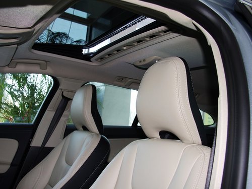 沃尔沃(进口)  2.0T 自动 驾驶席座椅头枕特写