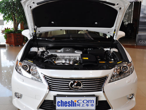 雷克萨斯  2.5 自动 发动机局部特写