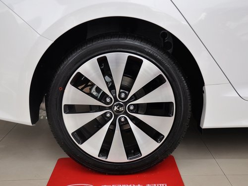 东风悦达起亚  起亚K5 2.0L AT 后轮整体照片