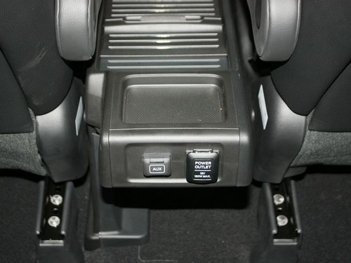 广汽本田  奥德赛 2.4L AT 前排座椅中央后方整体