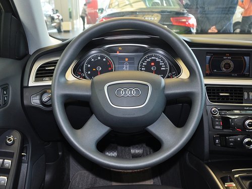 一汽奥迪  30TFSI 方向盘整体