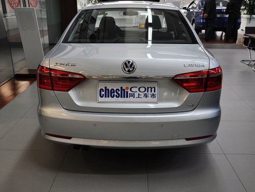 上海大众  1.4TSI DSG 车辆正后方尾部视角
