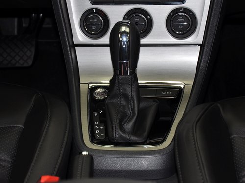 上海大众  1.4TSI DSG 挂档把手特写