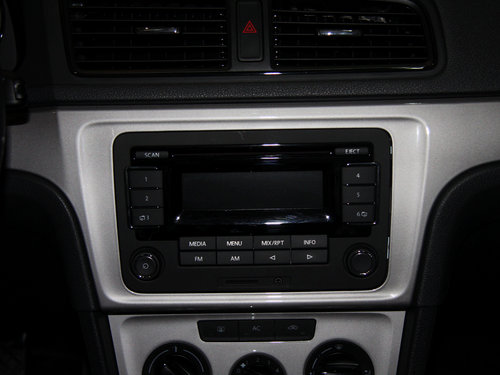 上海大众 朗逸 1.6L AT 中控台中央特写