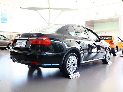 上海大众  1.6L 自动 车辆右侧尾部视角