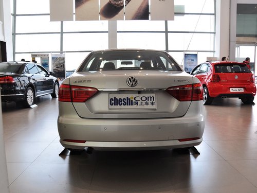 上海大众  朗逸 1.6L AT 车辆正后方尾部视角