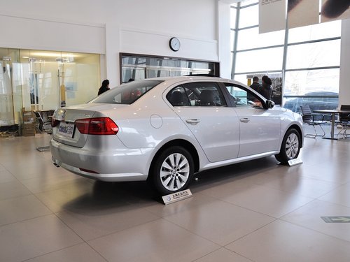 上海大众  朗逸 1.6L AT 车辆右侧尾部视角