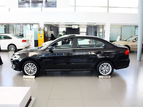 上海大众  朗逸 1.6L AT 车辆左正侧视角