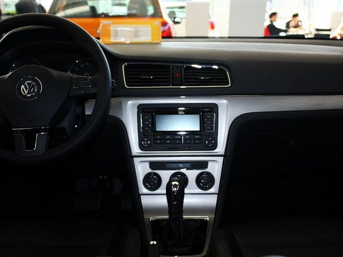 上海大众  朗逸 1.6L AT 中控仪表台总特写