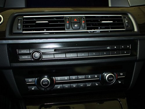 华晨宝马  530Li 3.0L AT 中控台中央特写