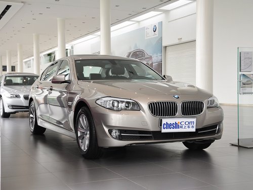 华晨宝马  520Li 2.0T 车辆右侧45度角