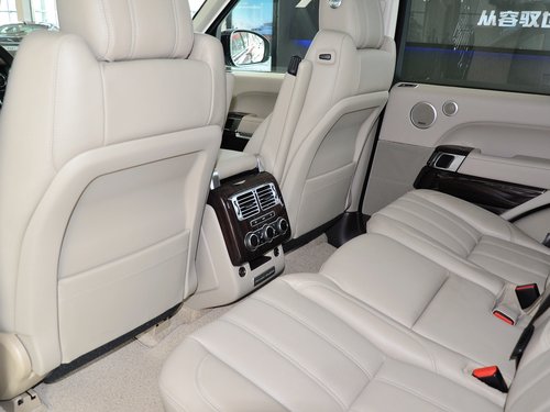 路虎  揽胜 3.0 TDV6 Vogue 第一排座椅靠背后方