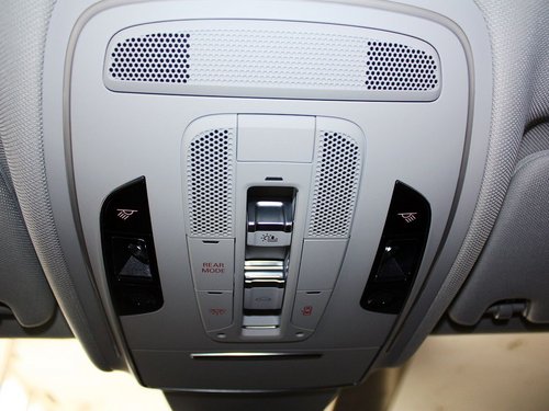 奥迪(进口)  奥迪A8 30FSI 前排车顶中央特写