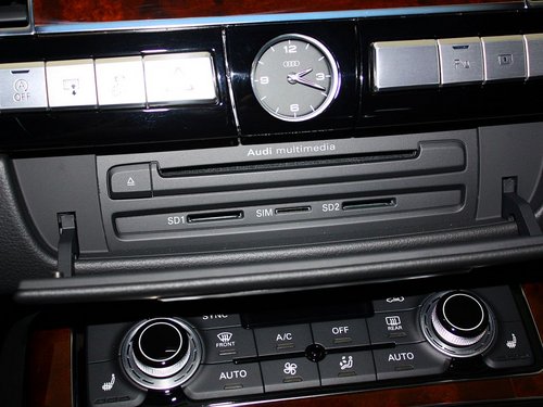 奥迪(进口)  奥迪A8 30FSI 中控台中央特写