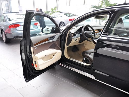 奥迪(进口) 30FSI 左前车门45度视角