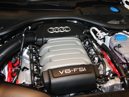 奥迪(进口)  35FSI quattro 发动机主体特写