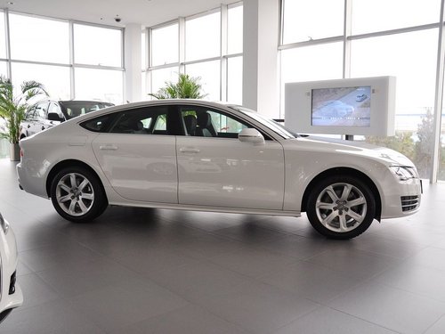 奥迪(进口) 30FSI 车辆正右侧