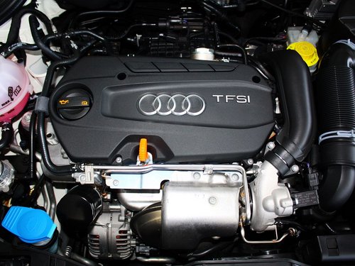 奥迪(进口)  30TFSI 1.4T 发动机主体特写