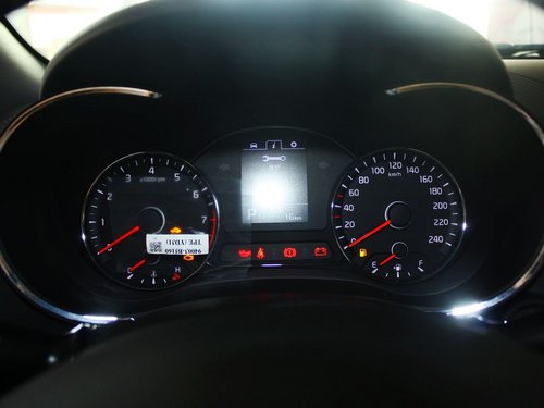 东风悦达起亚  起亚K3 1.6L AT 方向盘后方仪表盘