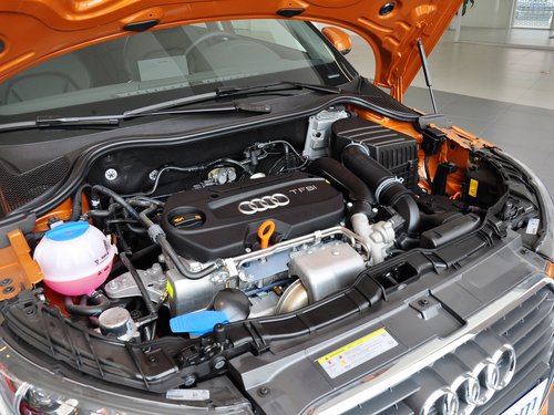 奥迪(进口) 30TFSI 1.4T 发动机主体特写