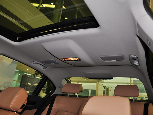 宝马(进口)  730Li 3.0L AT 第二排车顶上方