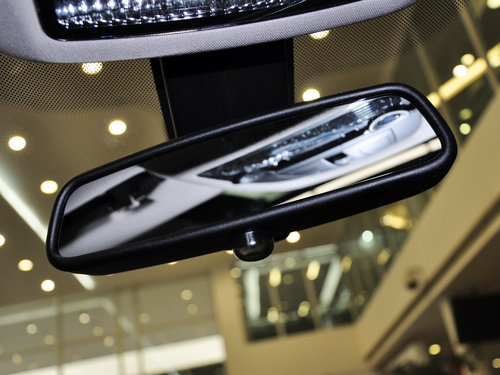 宝马(进口)  730Li 3.0L AT 后视镜特写