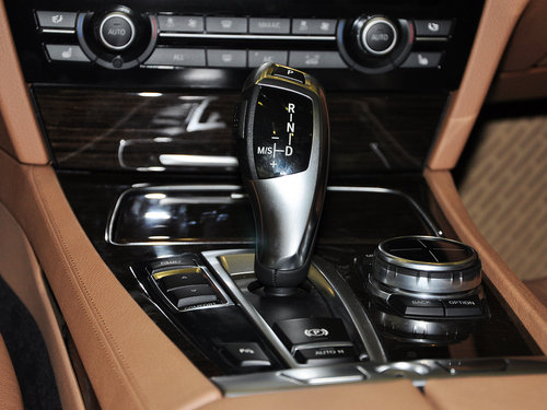 宝马(进口) 730Li 3.0L AT 挂档把手特写