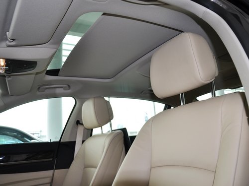 宝马(进口)  730Li 3.0L AT 驾驶席座椅头枕特写