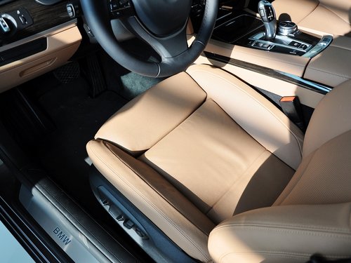 宝马(进口) 740Li 3.0T AT 驾驶席坐垫特写