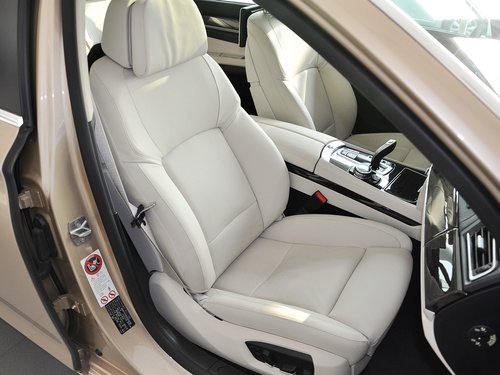 宝马(进口)  740Li 3.0T AT 副驾驶席座椅45度特写