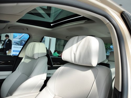 宝马(进口) 740Li 3.0T 驾驶席座椅头枕特写