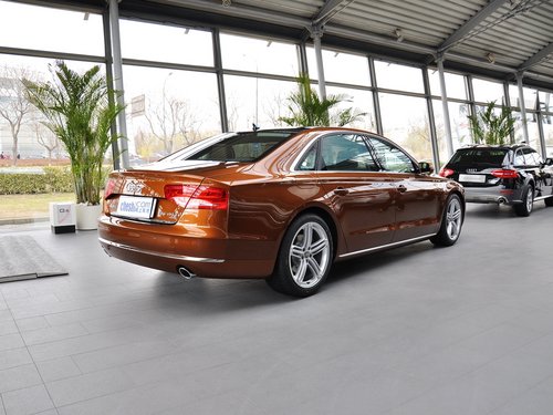 奥迪(进口)  45TFSI quattro 车辆右侧尾部视角