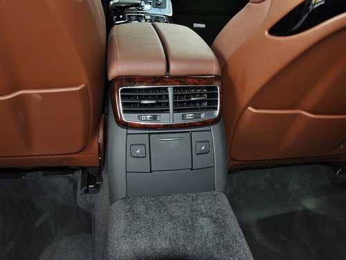 奥迪(进口)  45TFSI quattro 前排座椅中央后方整体