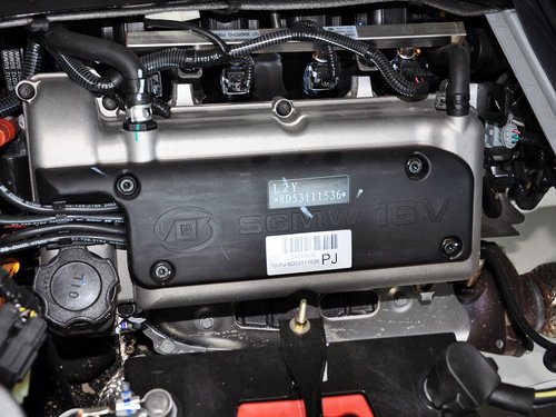 上汽通用五菱 1.0L 手动 发动机主体特写