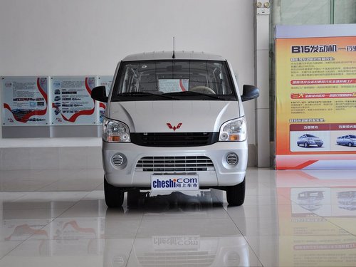 上汽通用五菱 1.0L 手动 车头正面视角