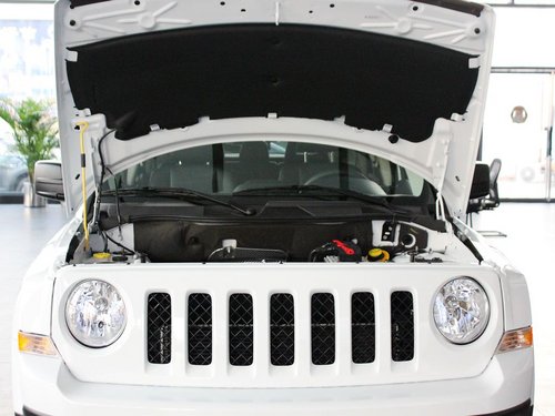 Jeep吉普  自由客 2.4L CVT 发动机局部特写