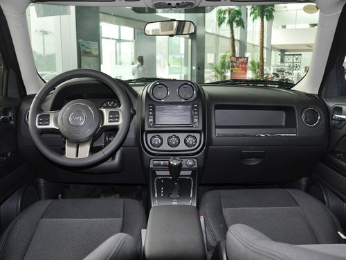 Jeep吉普  2.4L CVT 中控台整体