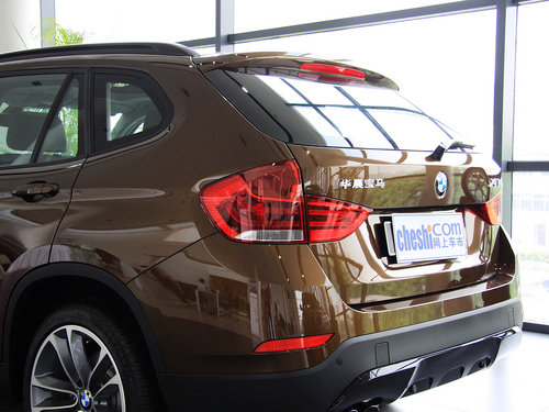 华晨宝马 sDrive20i 2.0T 车辆左后大灯45度视角