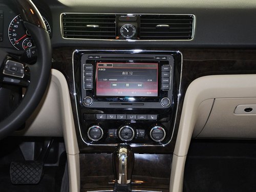 上海大众  帕萨特 3.0L DSG 中控仪表台总特写