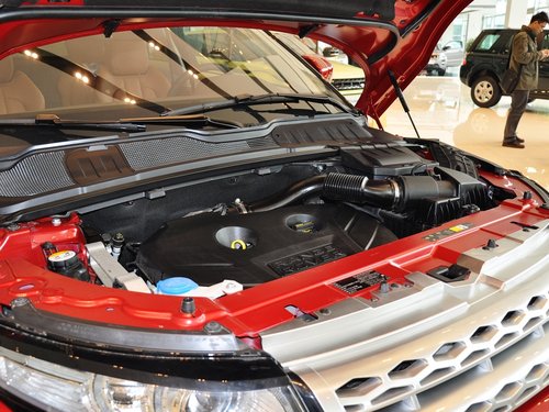 路虎  极光 2.0T AT 发动机主体特写