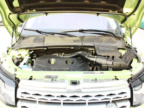 路虎 极光 2.0T AT 发动机局部特写