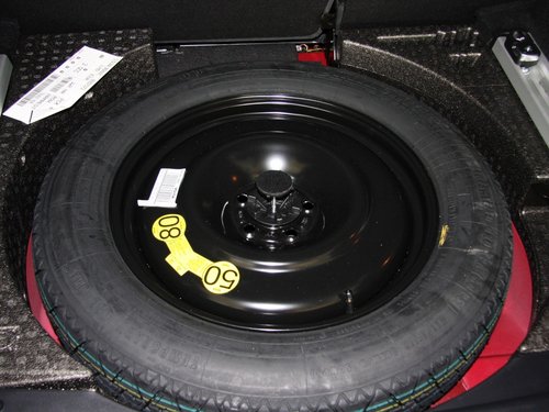 路虎 2.0T 自动 备胎整体