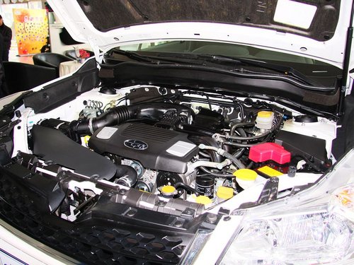 斯巴鲁  2.0L CVT 发动机主体特写